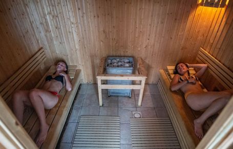 Relaxation dans le sauna