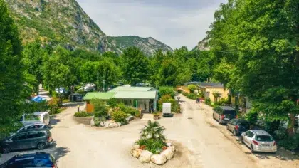 Dienste 11 Copyright VDEC DRONE LES GROTTES 67