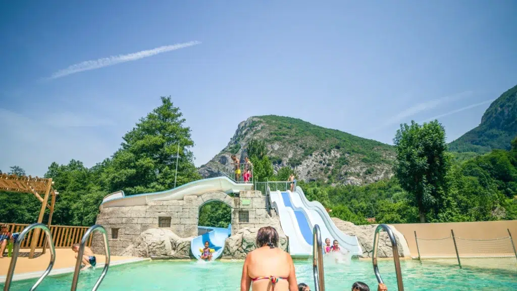Copyright VDEC LES GROTTES 142