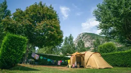 Pitches 9 Copyright VDEC LES GROTTES 219 2